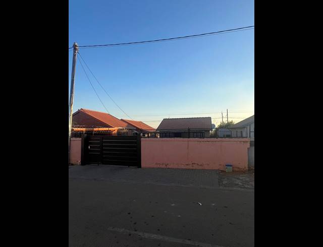 2 BEDROOM FREEHOLD FOR SALE IN SOSHANGUVE UU